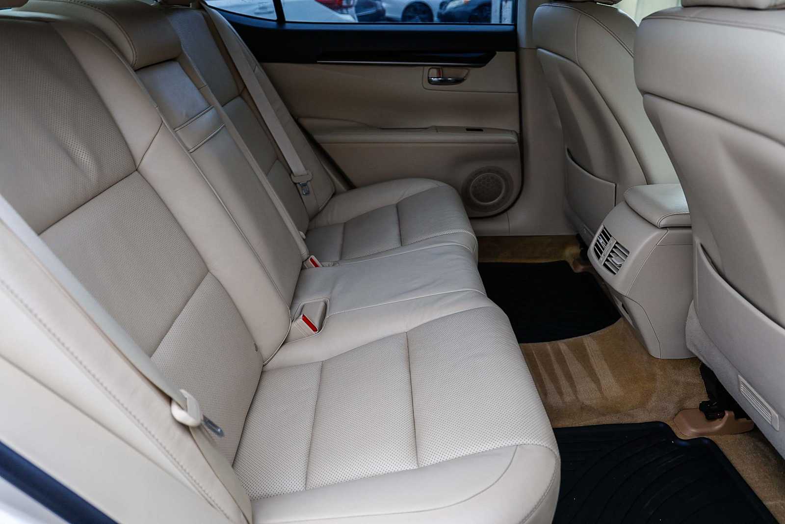 Thumbnail: 2013 Lexus ES - 18