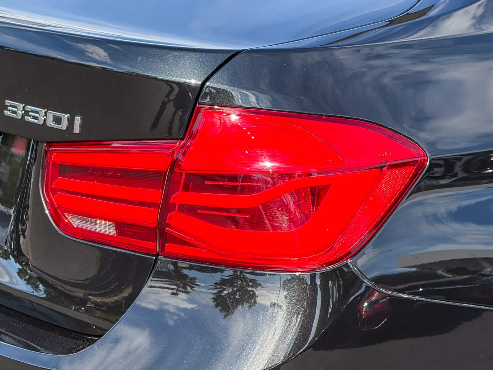 2018 BMW 330i photo 3