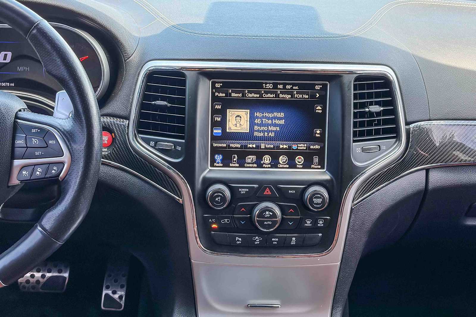 Thumbnail: 2015 Jeep Grand Cherokee - 12