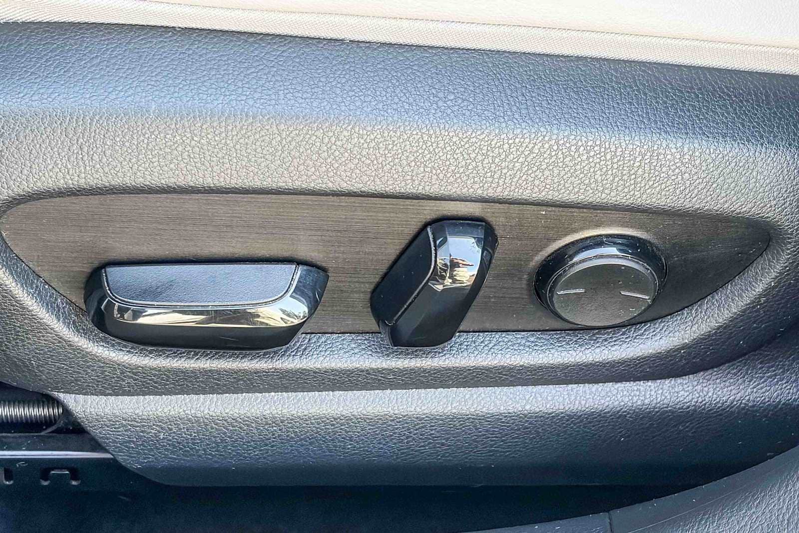 Thumbnail: 2020 Lexus UX - 20