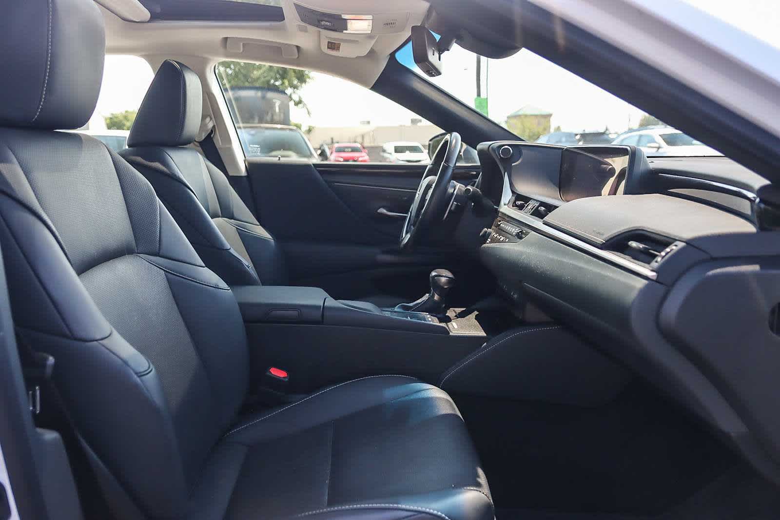 Thumbnail: 2019 Lexus ES - 29