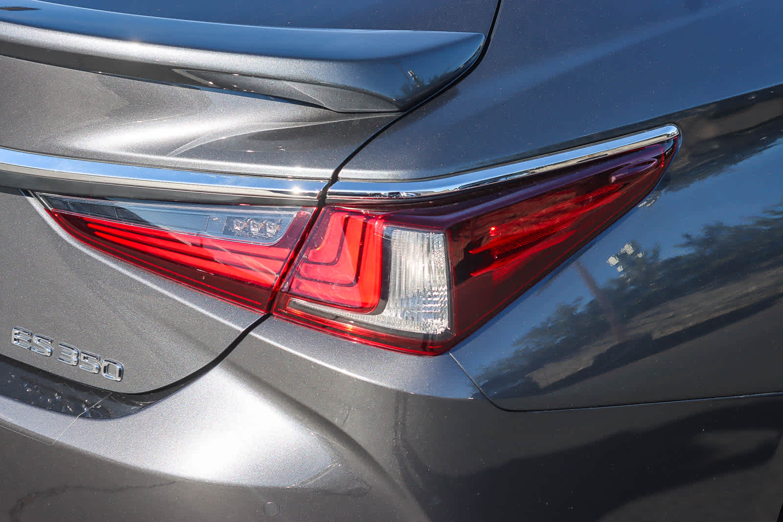 Thumbnail: 2022 Lexus ES - 8