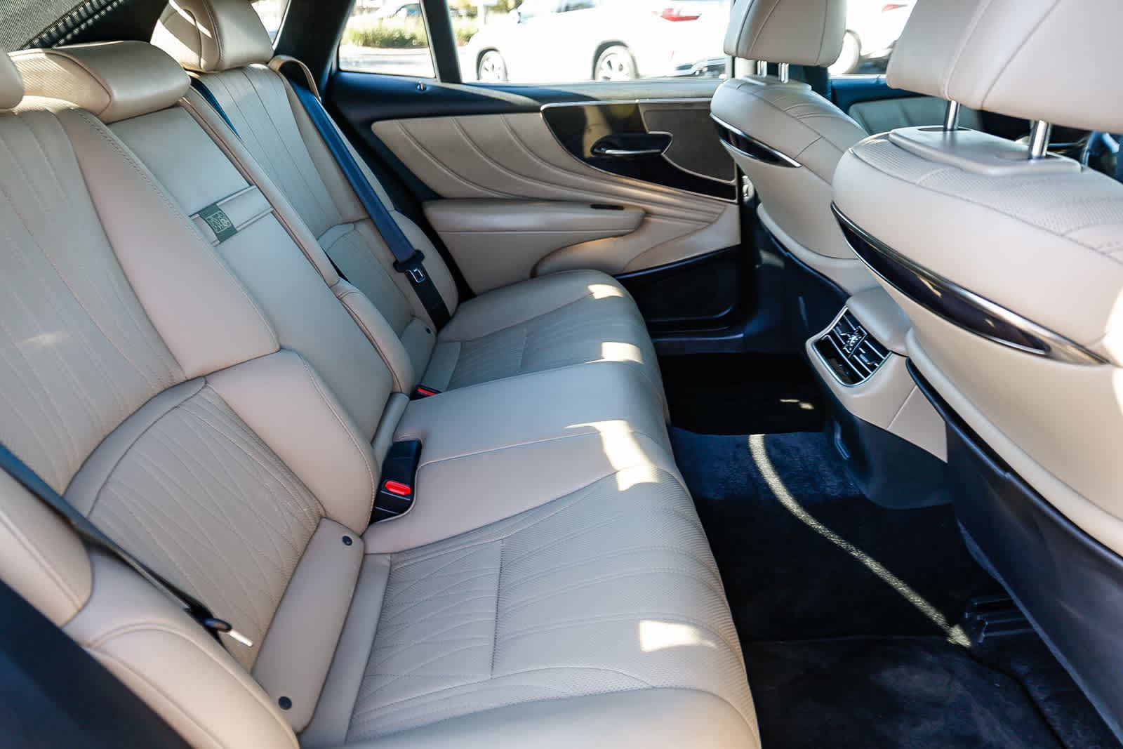 Thumbnail: 2023 Lexus LS - 19