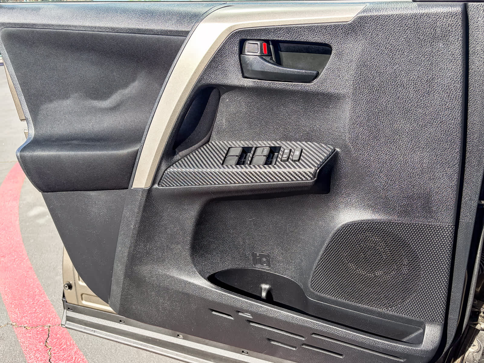 Thumbnail: 2015 Toyota RAV4 - 18