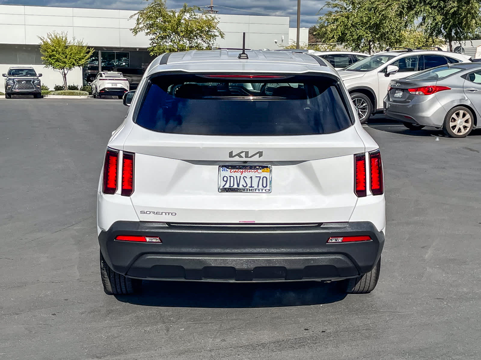 2023 Kia Sorento LX photo 2