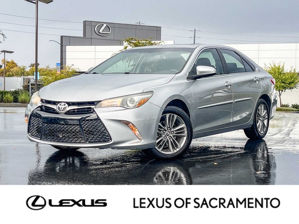 Used 2017 Toyota Camry SE Sedan
