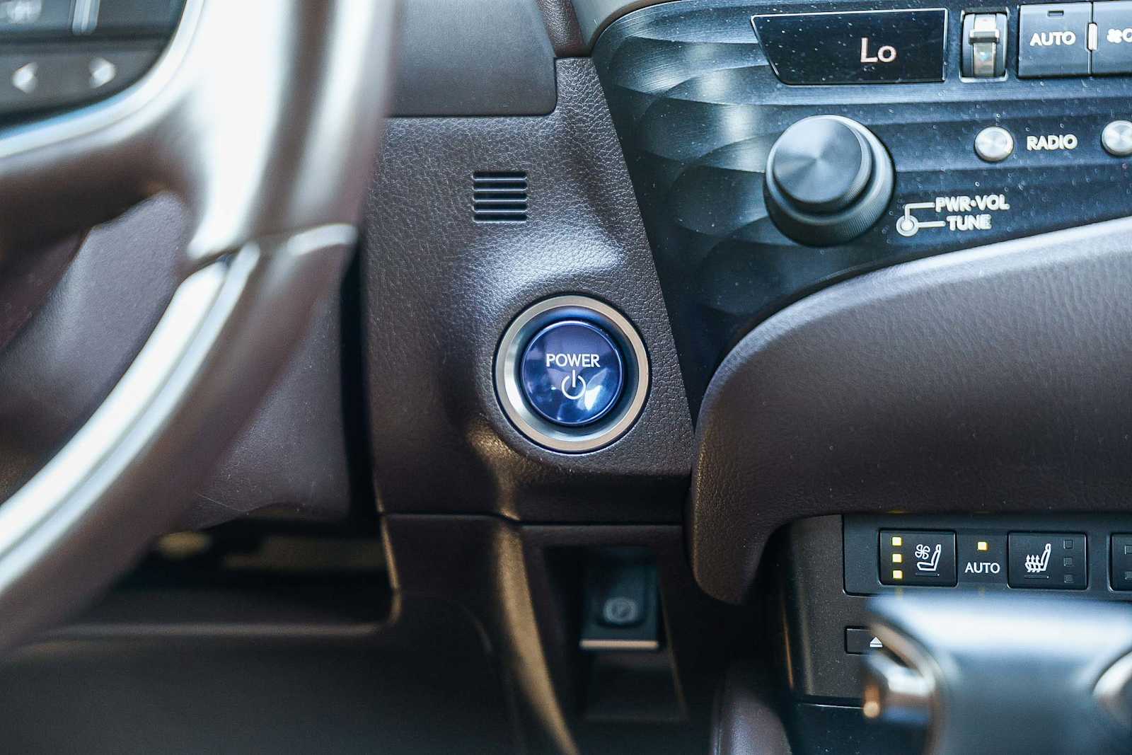 Thumbnail: 2019 Lexus ES - 16