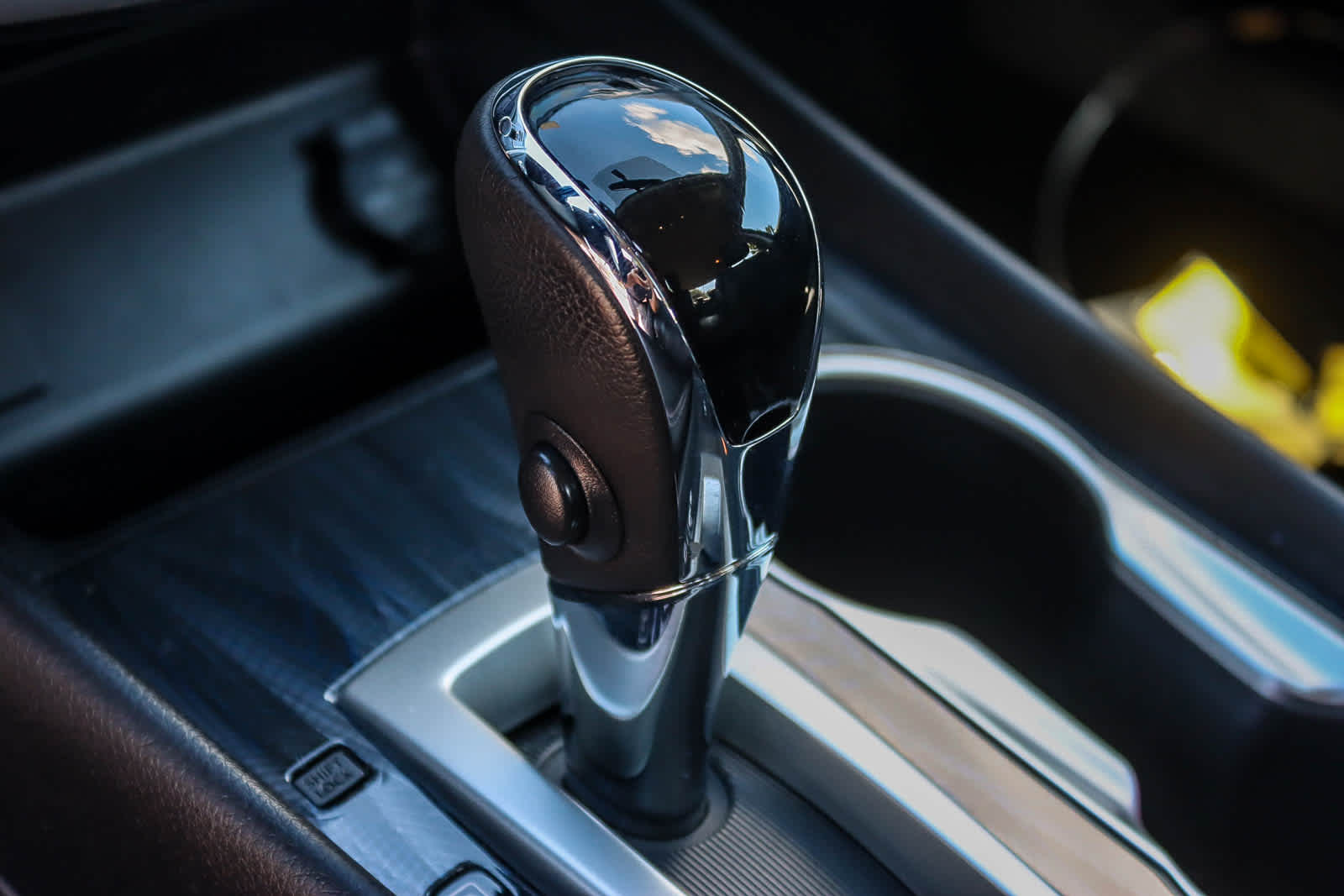 Thumbnail: 2016 Nissan Altima - 16