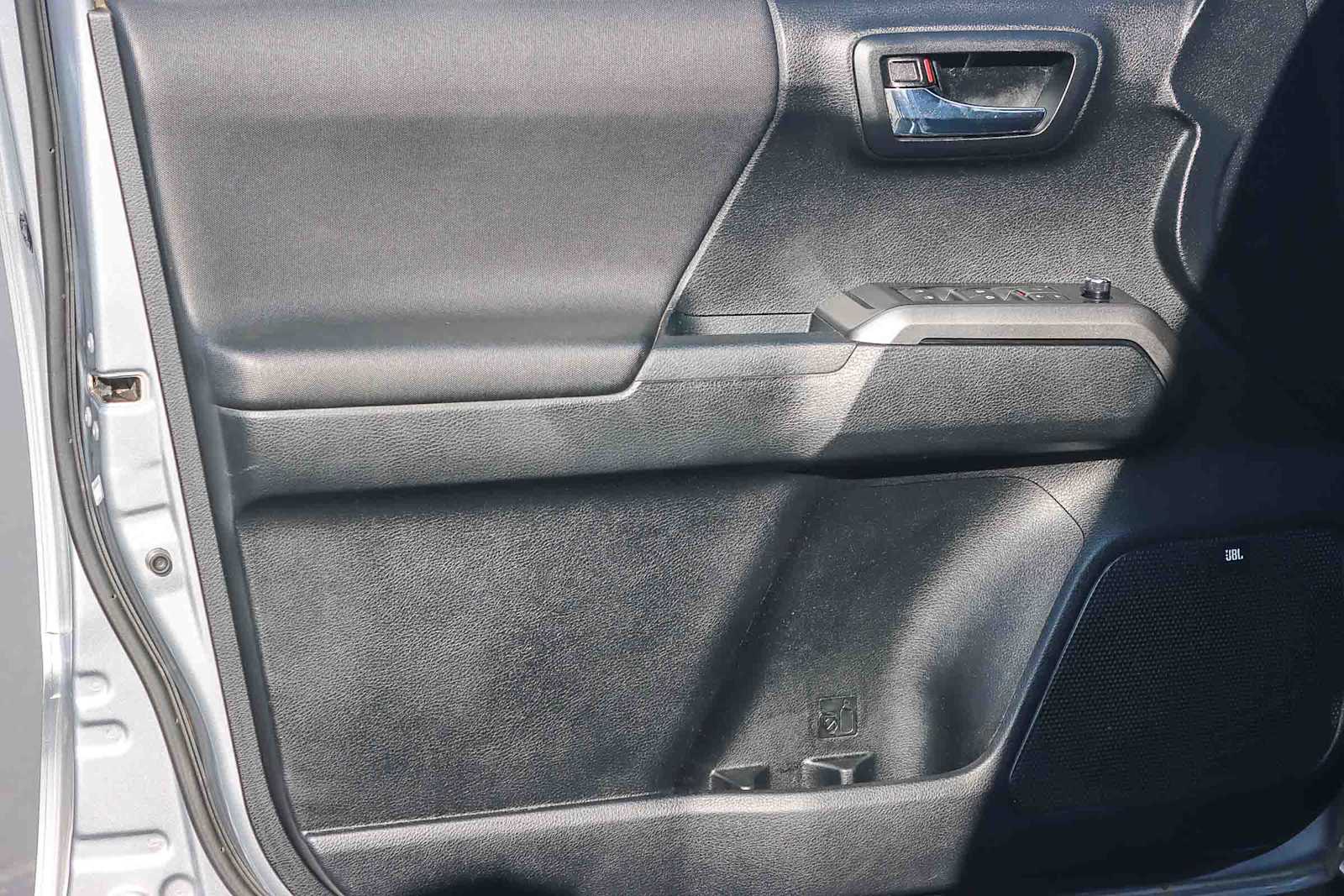 Thumbnail: 2016 Toyota Tacoma - 20