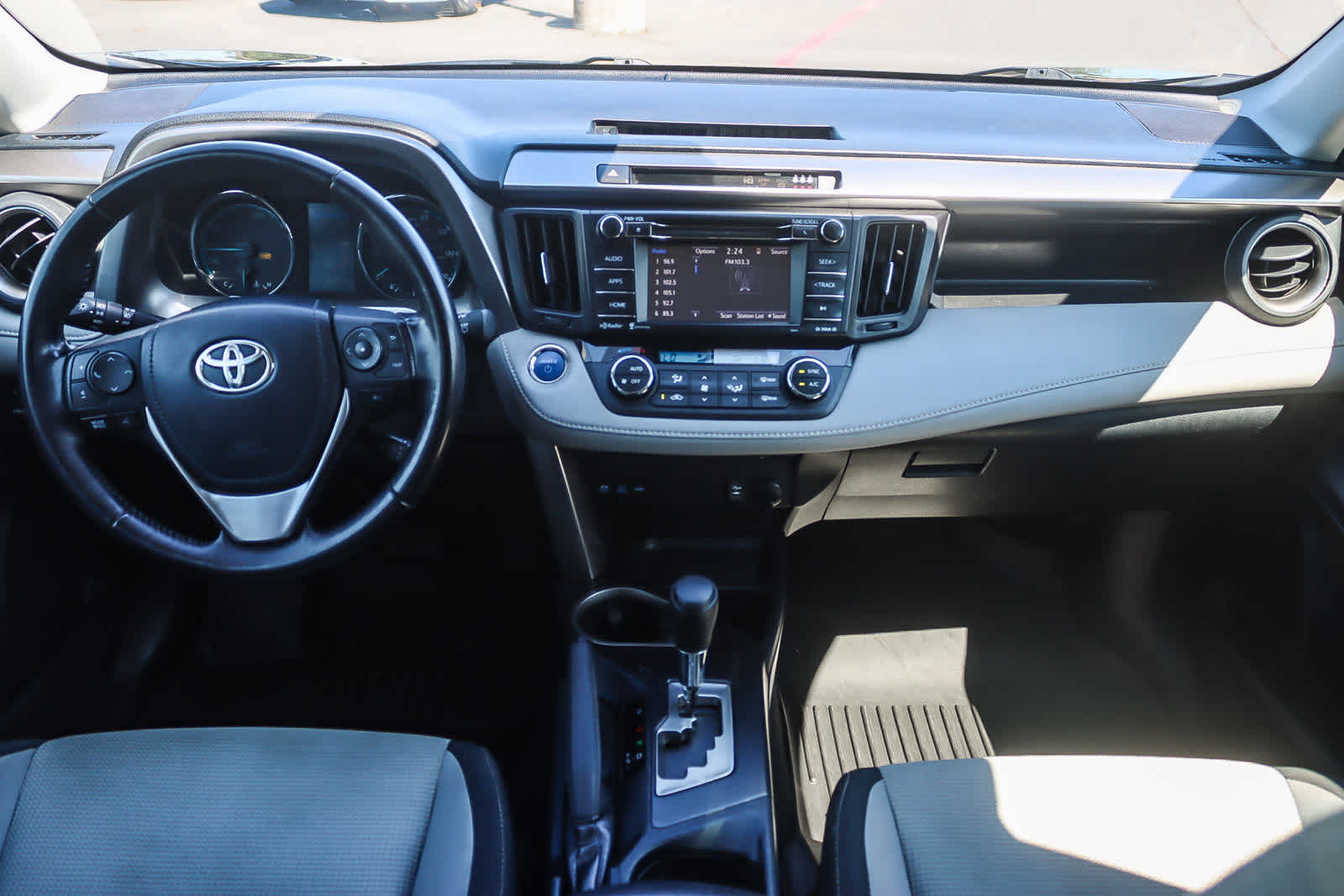 Thumbnail: 2017 Toyota RAV4 - 11