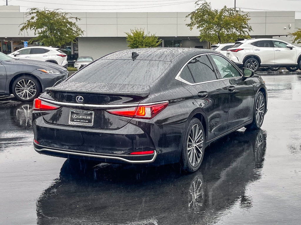 Certified 2022 Lexus ES 300h Sedan
