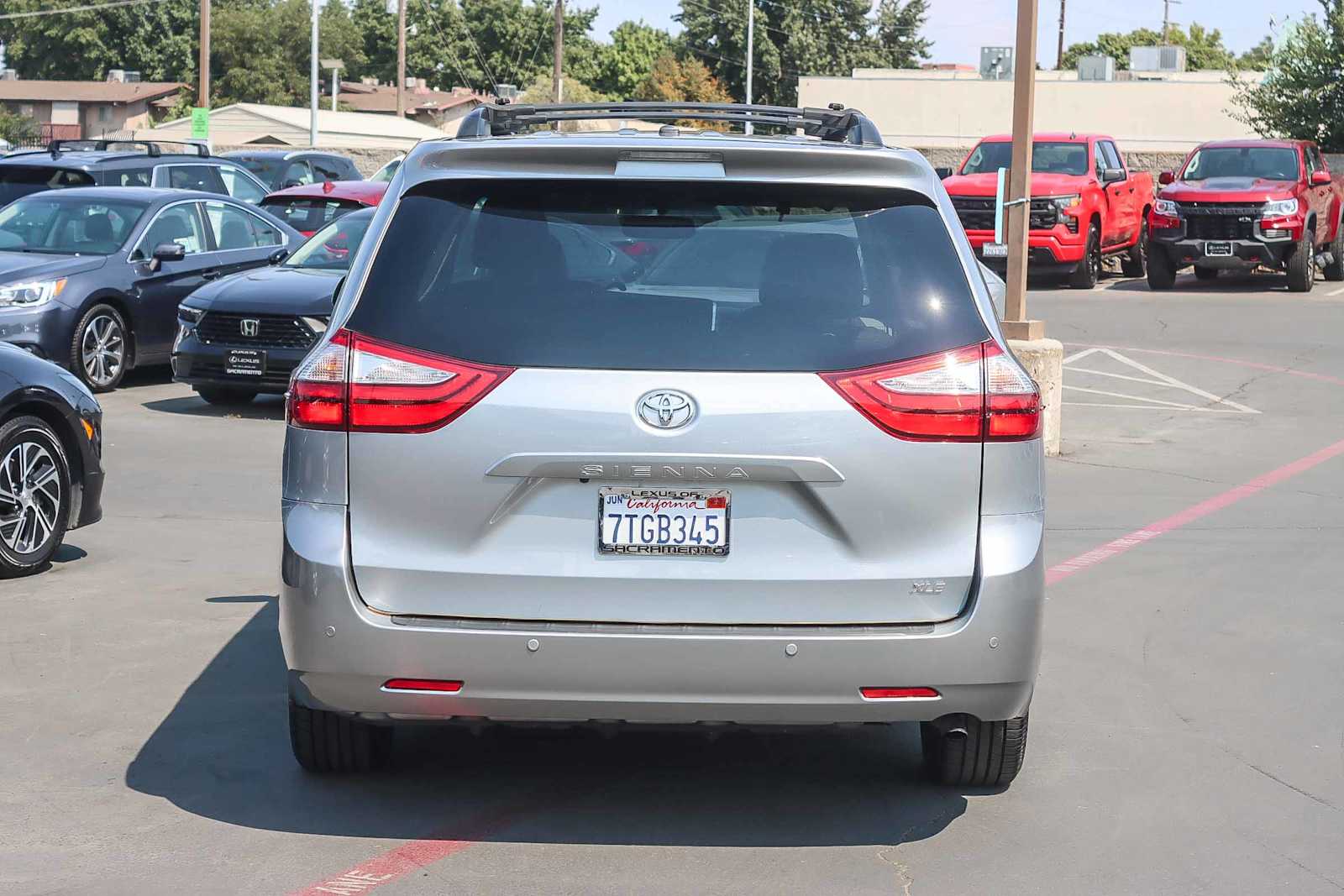 Thumbnail: 2016 Toyota Sienna - 3