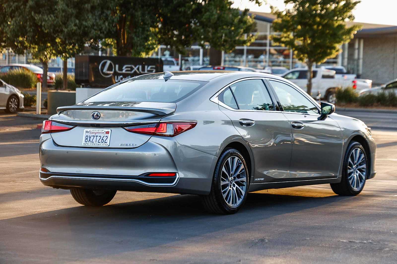 Thumbnail: 2021 Lexus ES - 4