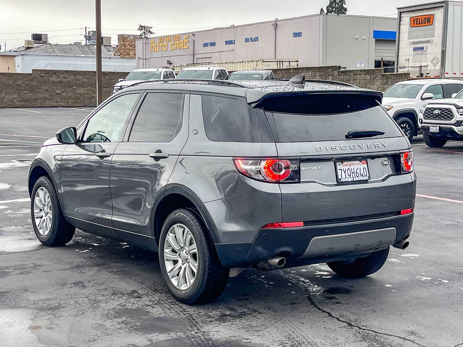 Thumbnail: 2017 Land Rover Discovery Sport - 2