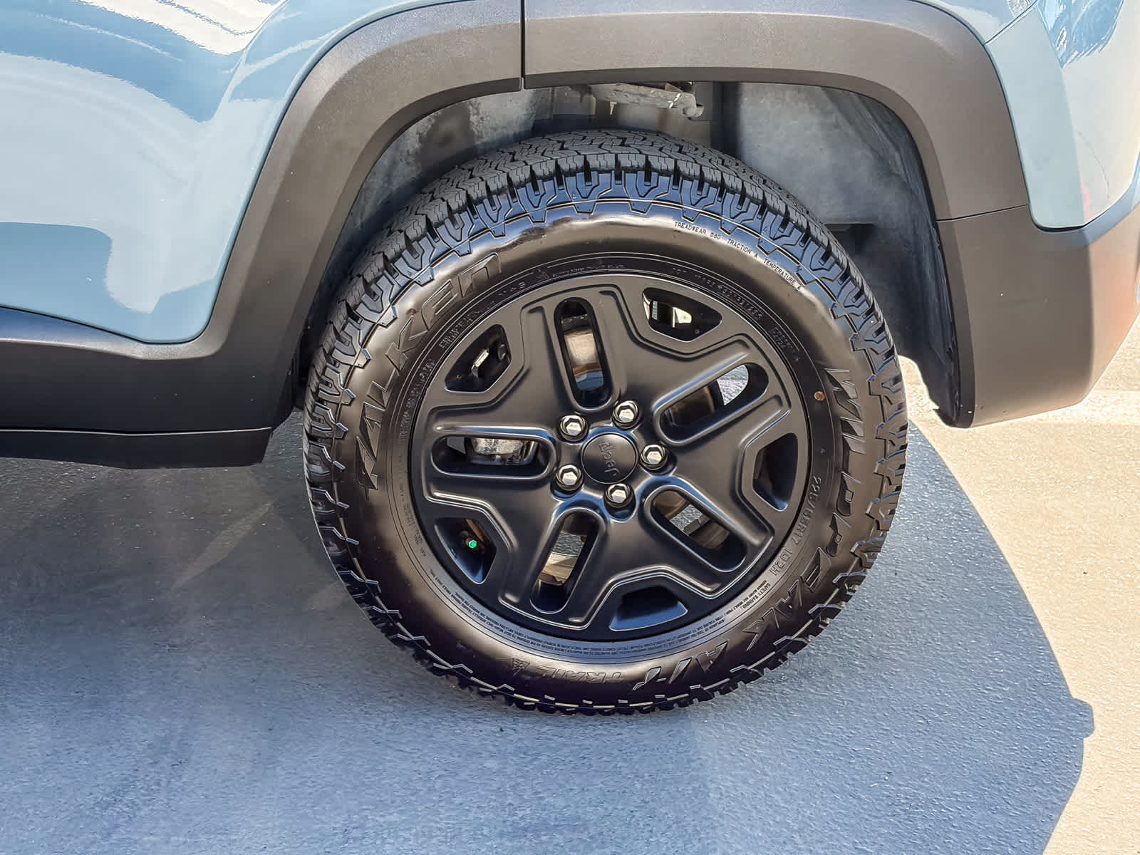 Thumbnail: 2018 Jeep Renegade - 10