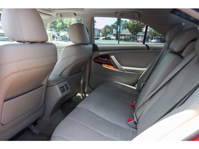 2010 Toyota Camry XLE 18