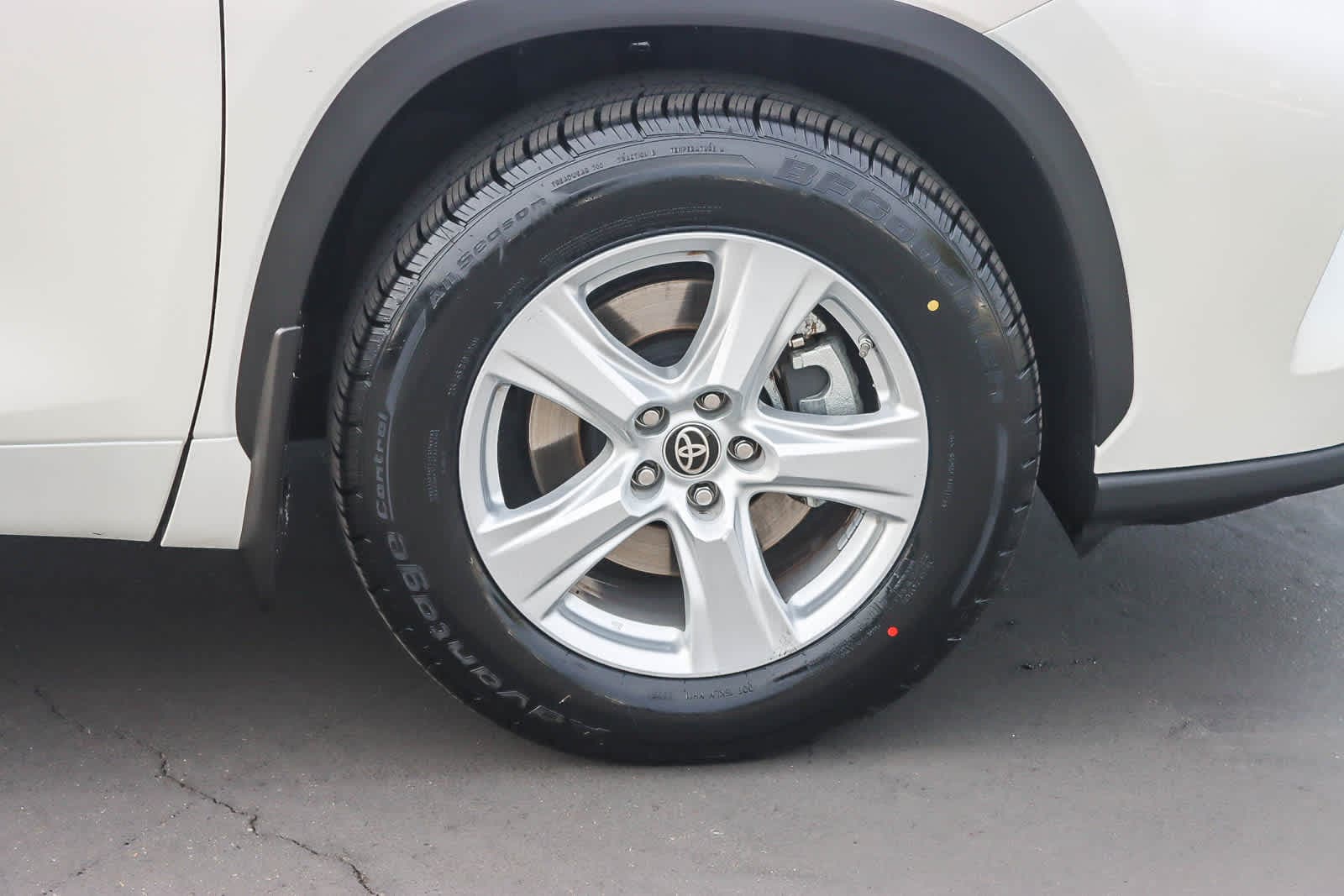 Thumbnail: 2020 Toyota Highlander - 9