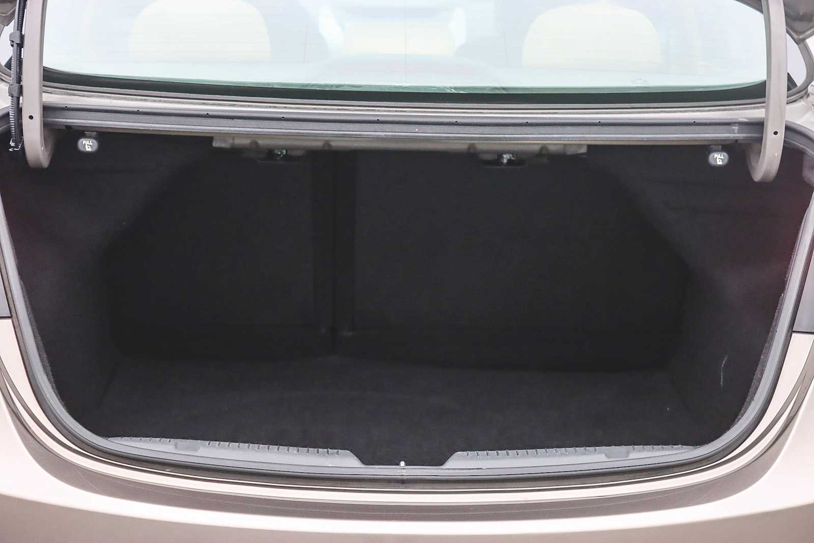 Thumbnail: 2013 Hyundai Elantra - 24