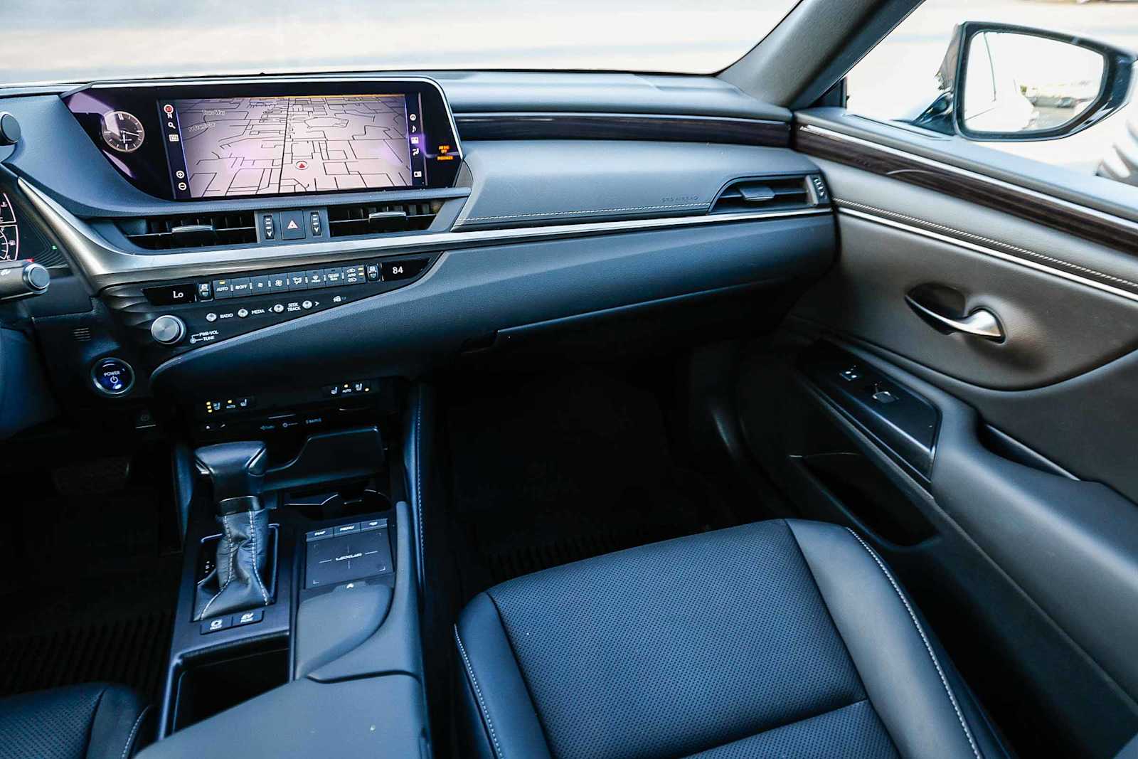 Thumbnail: 2021 Lexus ES - 16
