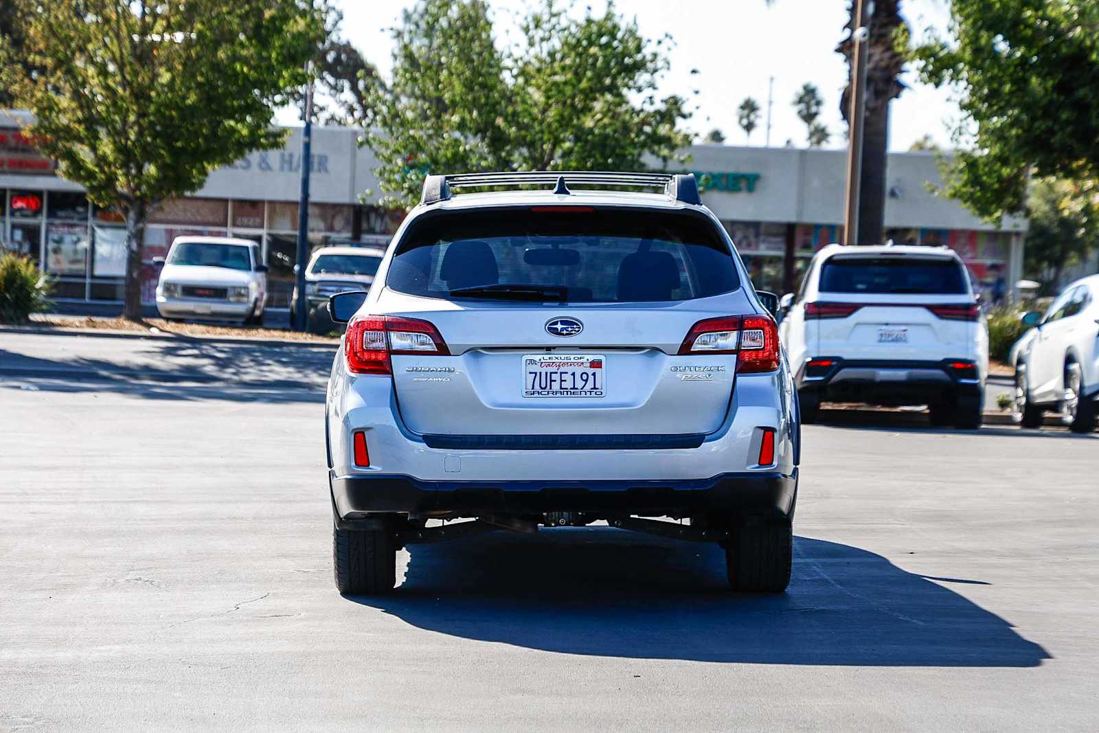 2016 Subaru Outback 2.5i Limited photo 2