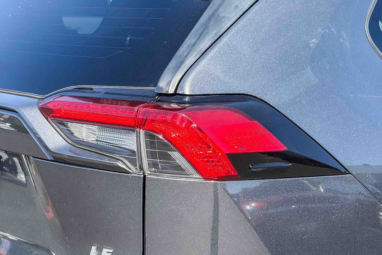 2019 Toyota RAV4 LE photo 3