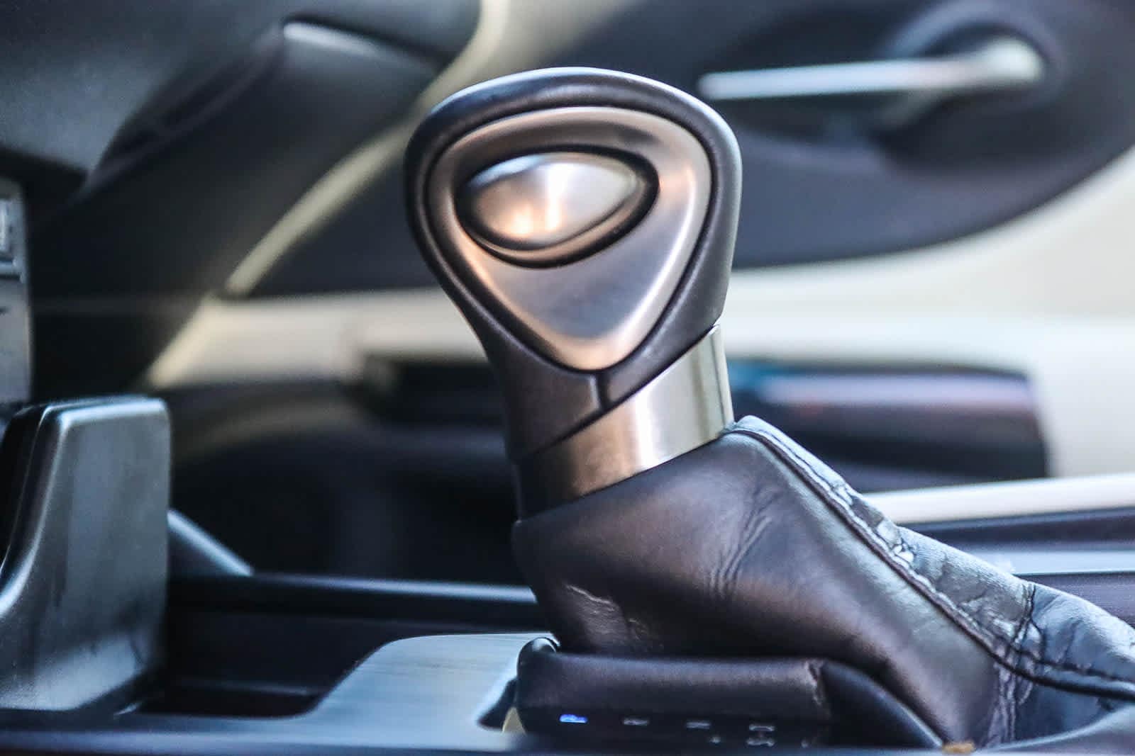 Thumbnail: 2022 Lexus ES - 22