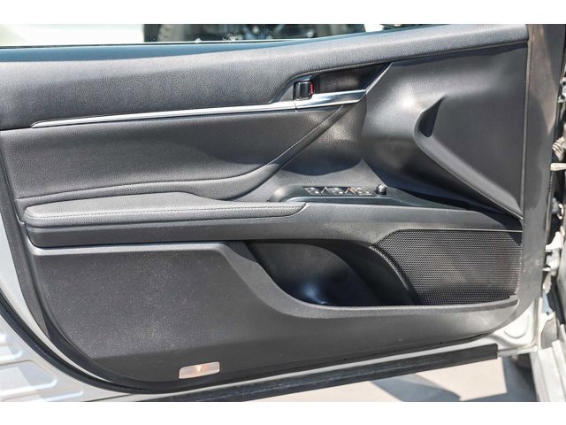 2018 Toyota Camry XSE 19