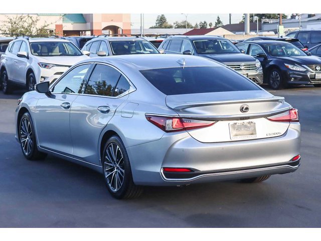 Thumbnail: 2025 Lexus ES - 2