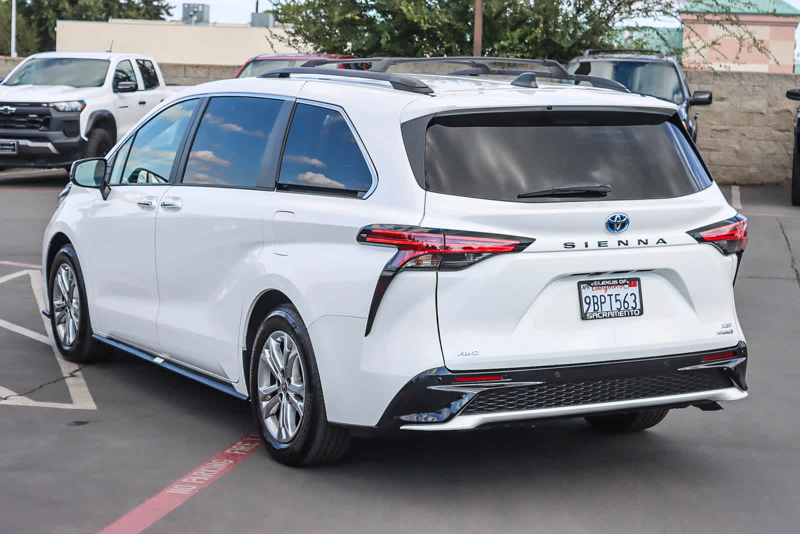 Thumbnail: 2022 Toyota Sienna - 2
