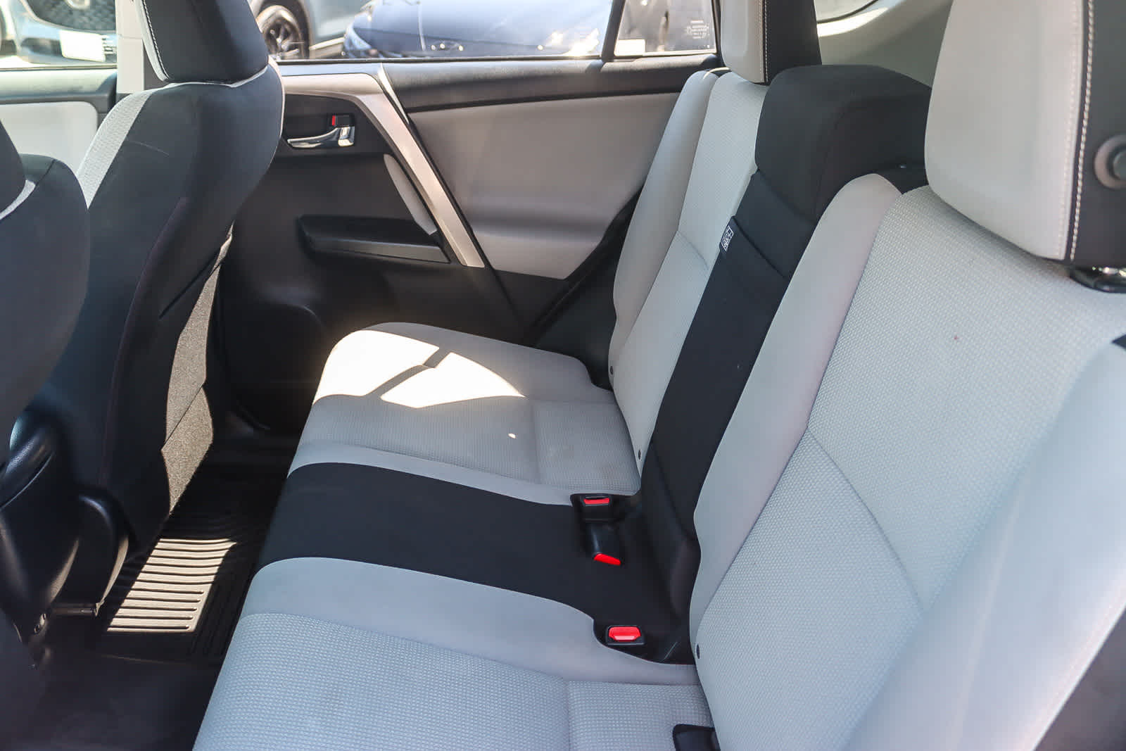 Thumbnail: 2017 Toyota RAV4 - 18