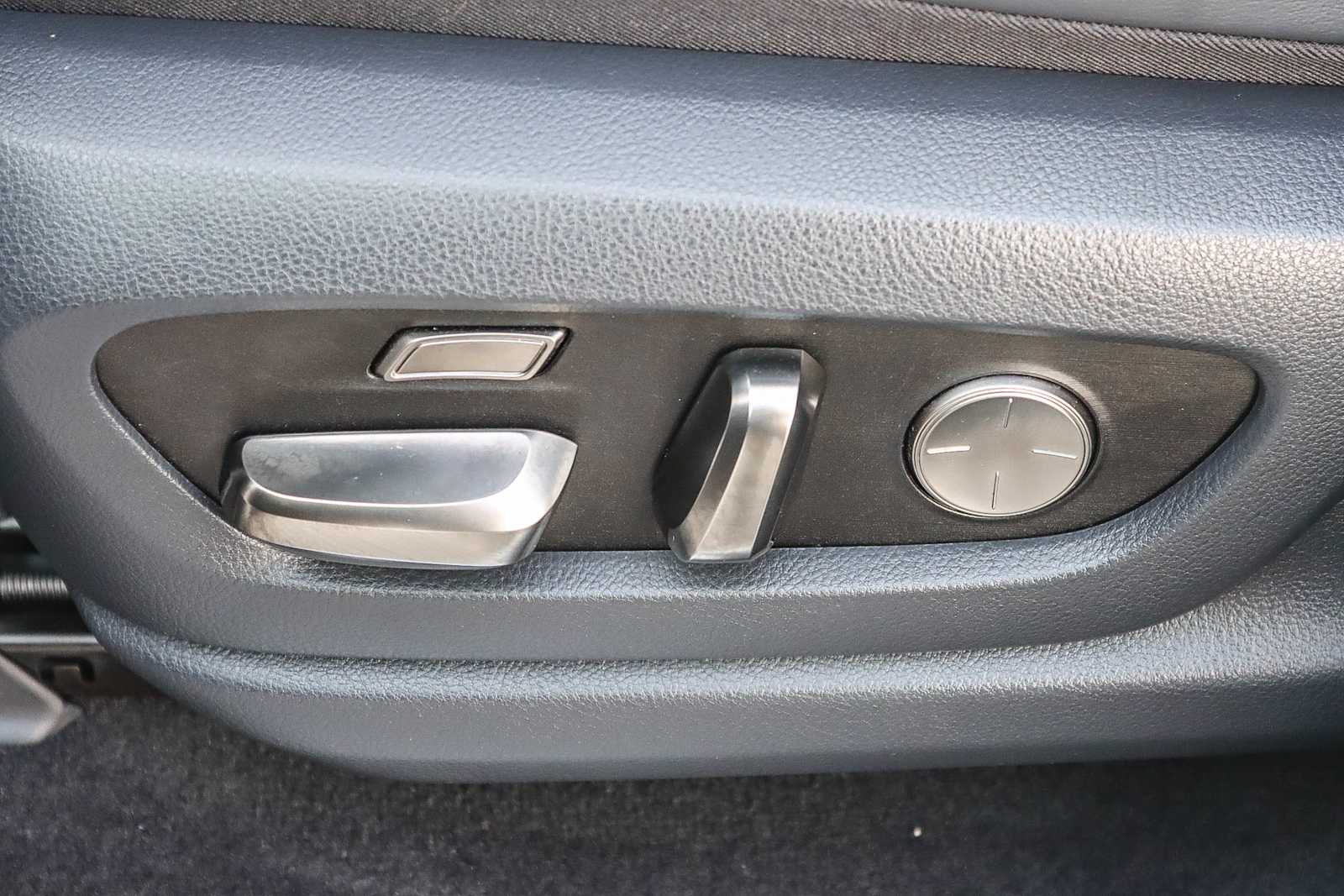 Thumbnail: 2023 Lexus LX - 19