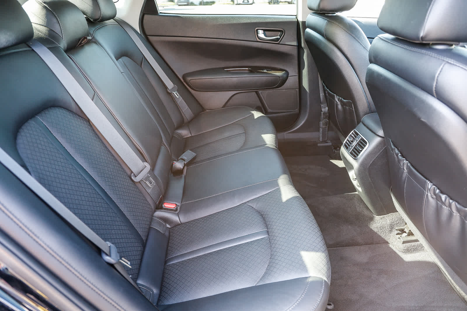 Thumbnail: 2018 Kia Optima - 33