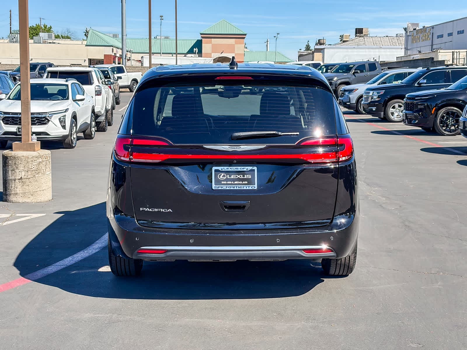 2024 Chrysler Pacifica Touring L photo 2