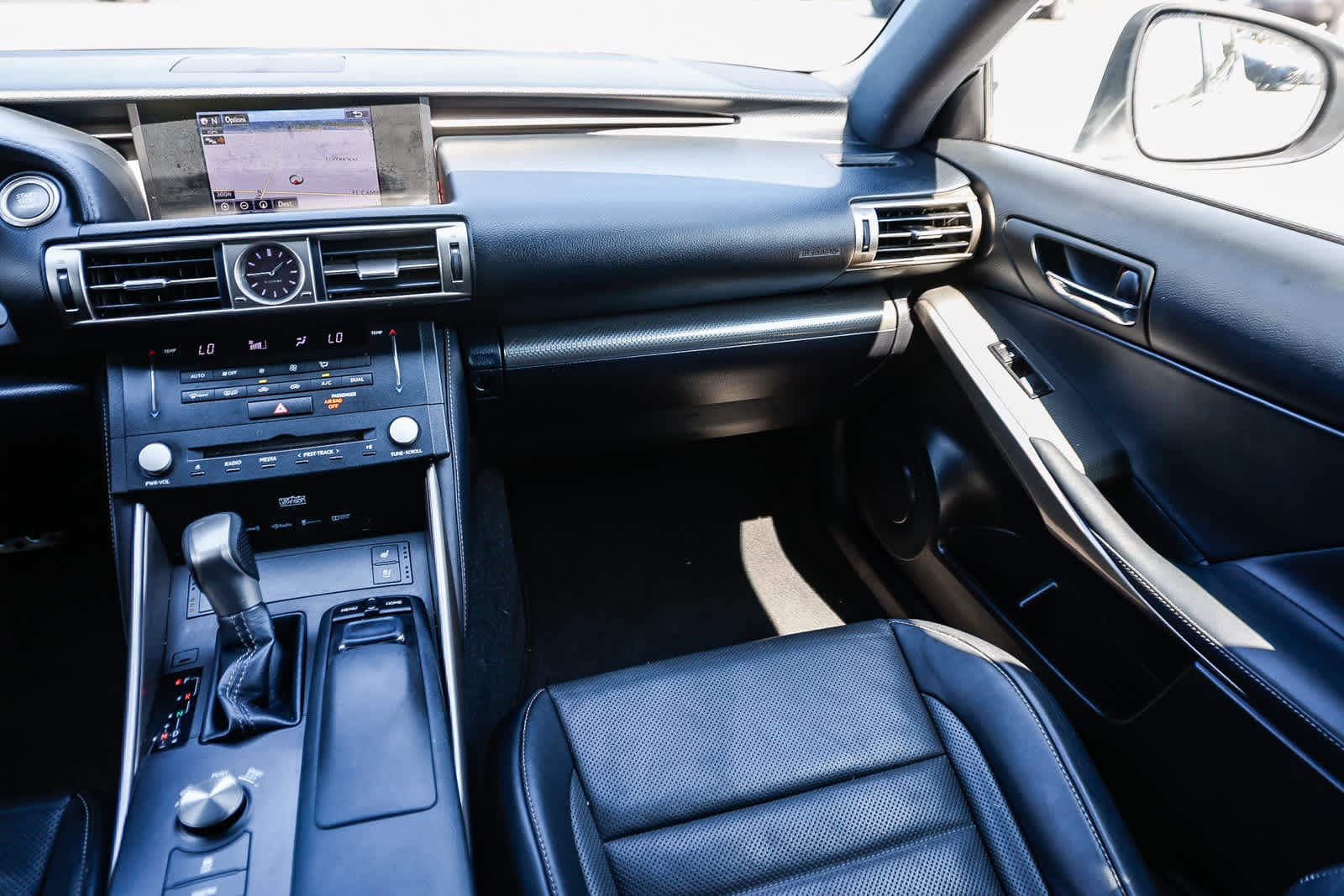 Thumbnail: 2015 Lexus IS - 16