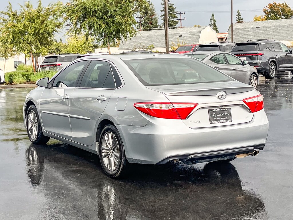Used 2017 Toyota Camry SE Sedan