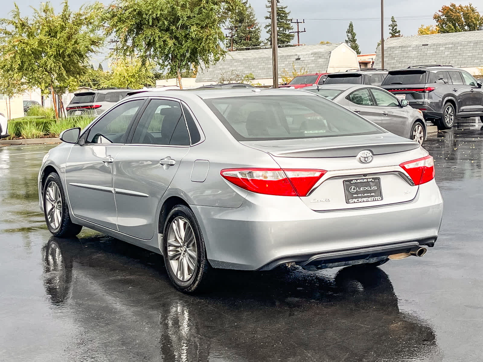 2017 Toyota Camry SE photo 2