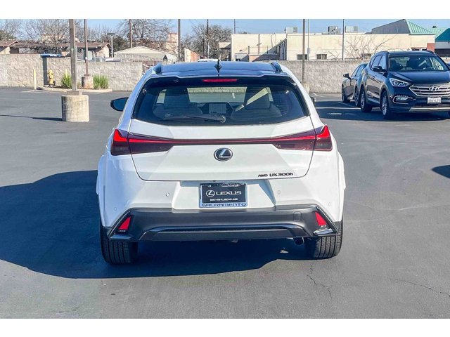 Thumbnail: 2025 Lexus UX - 3