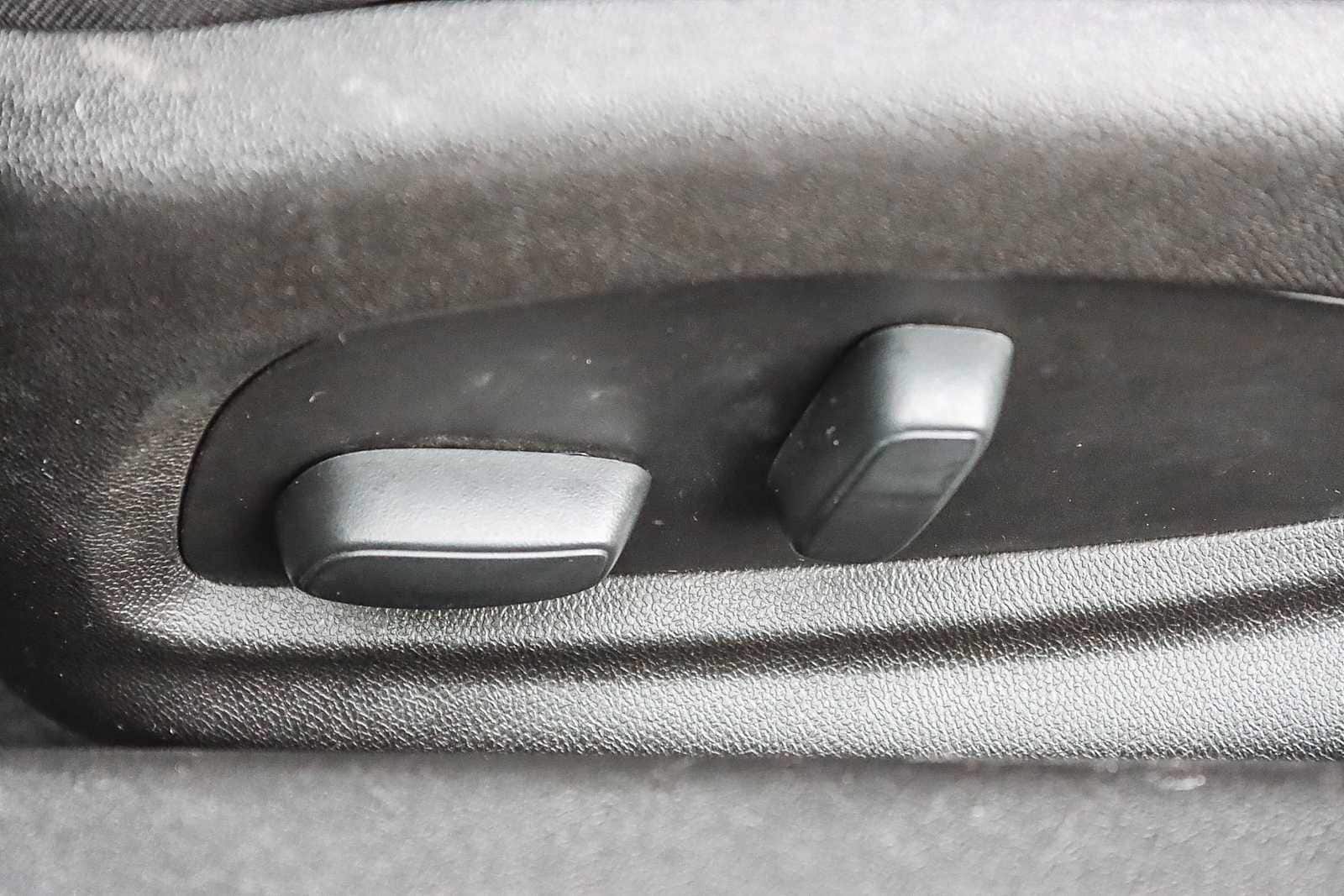 Thumbnail: 2018 Chevrolet Camaro - 21