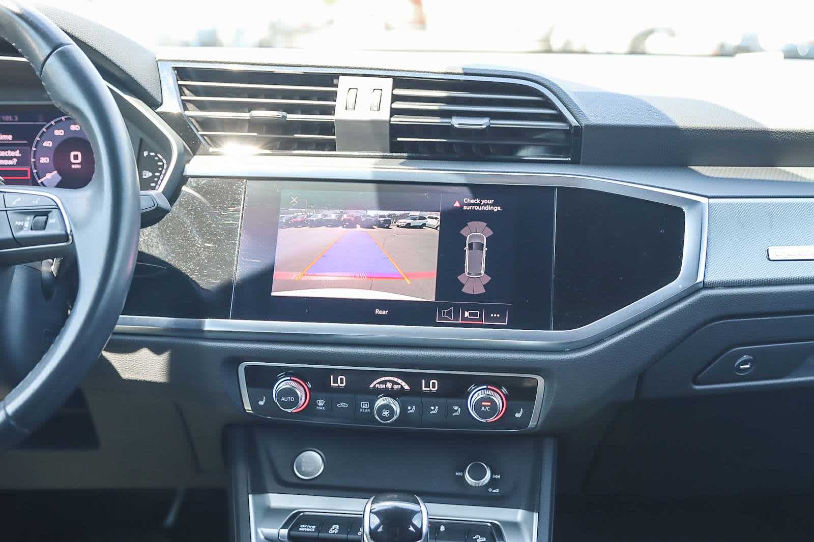 Thumbnail: 2020 Audi Q3 - 16