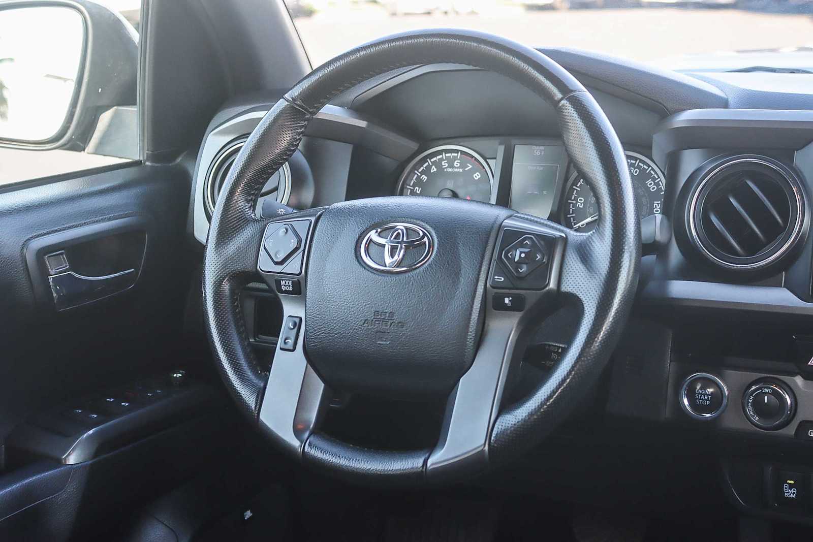 Thumbnail: 2016 Toyota Tacoma - 14