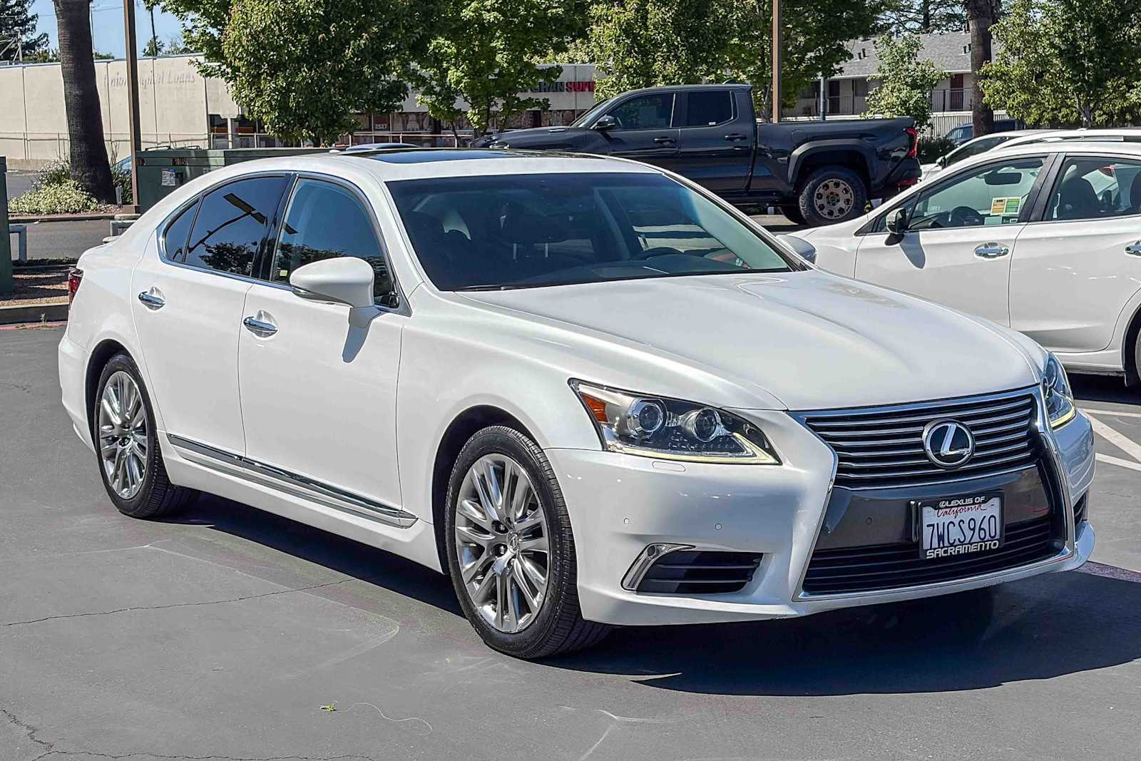 2017 LEXUS LS 460 photo 4