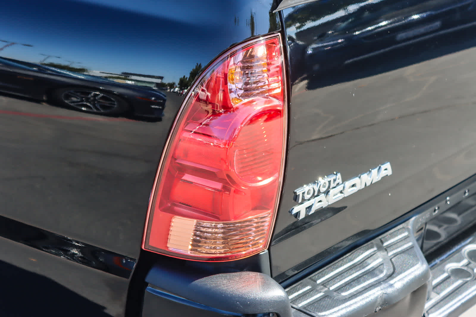 Thumbnail: 2014 Toyota Tacoma - 8