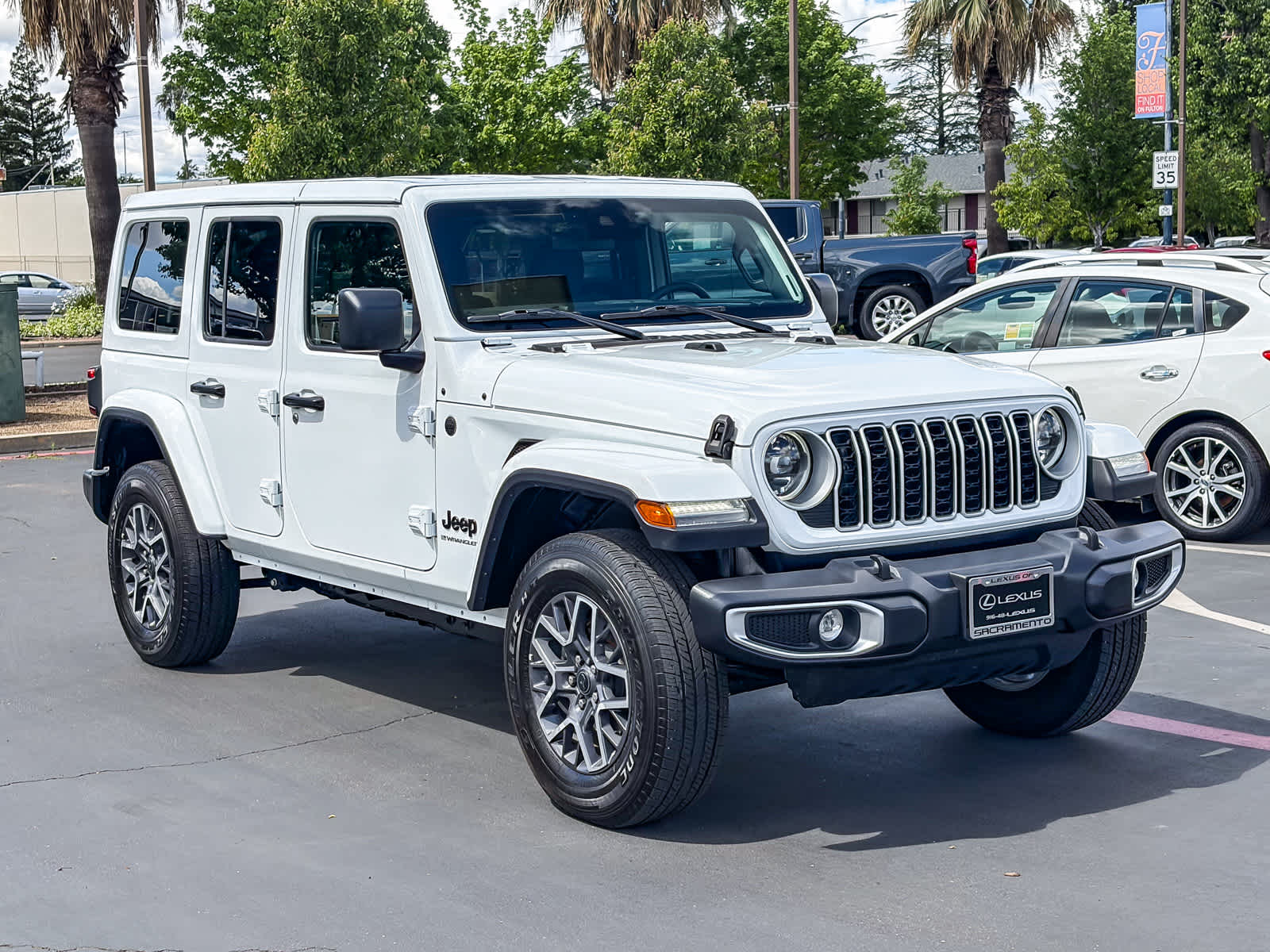 2025 Jeep Wrangler Sahara photo 4