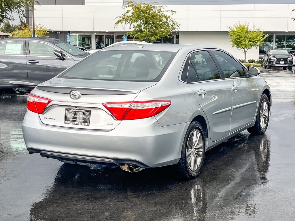 Used 2017 Toyota Camry SE Sedan