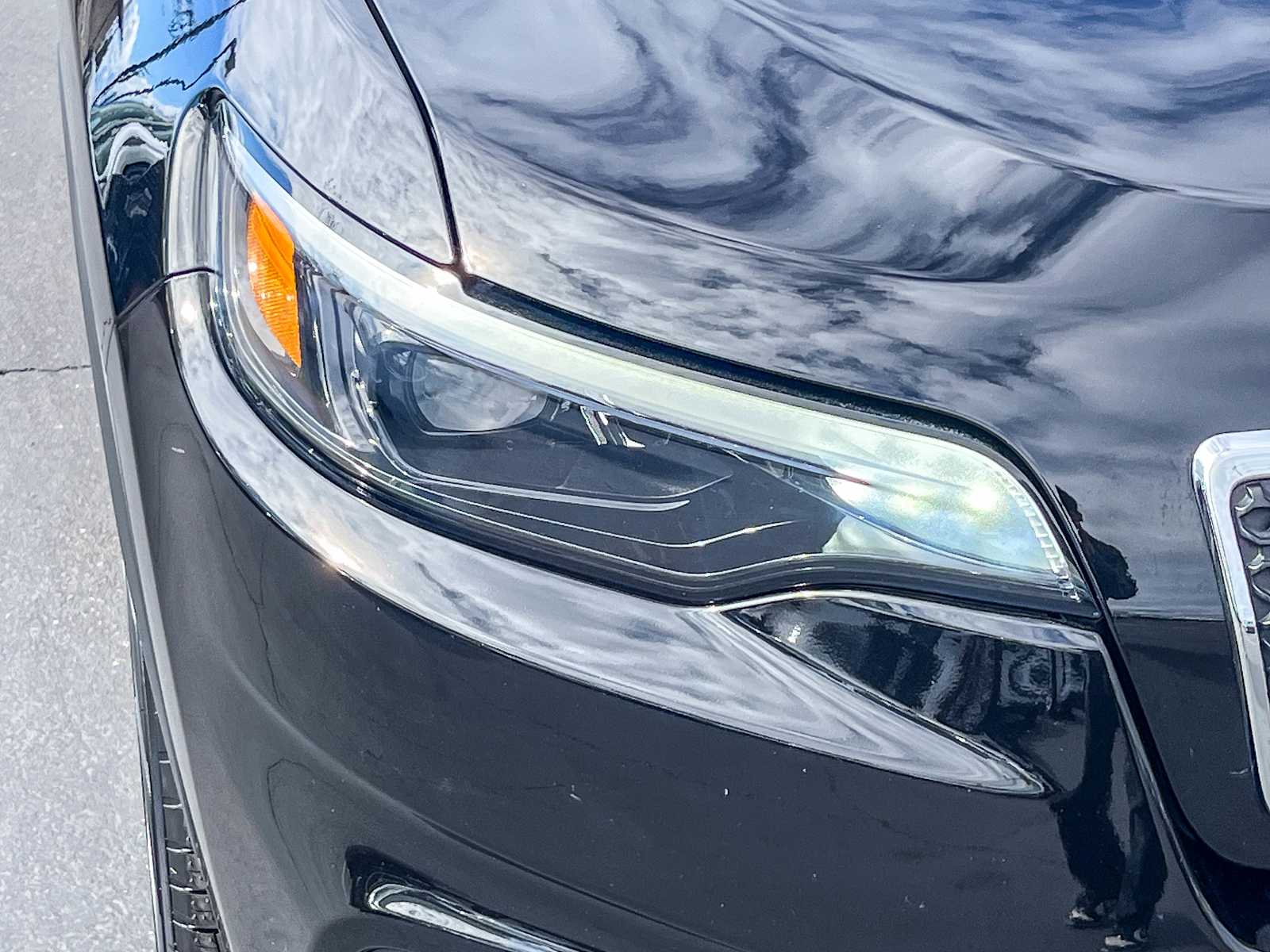 Thumbnail: 2019 Jeep Cherokee - 7