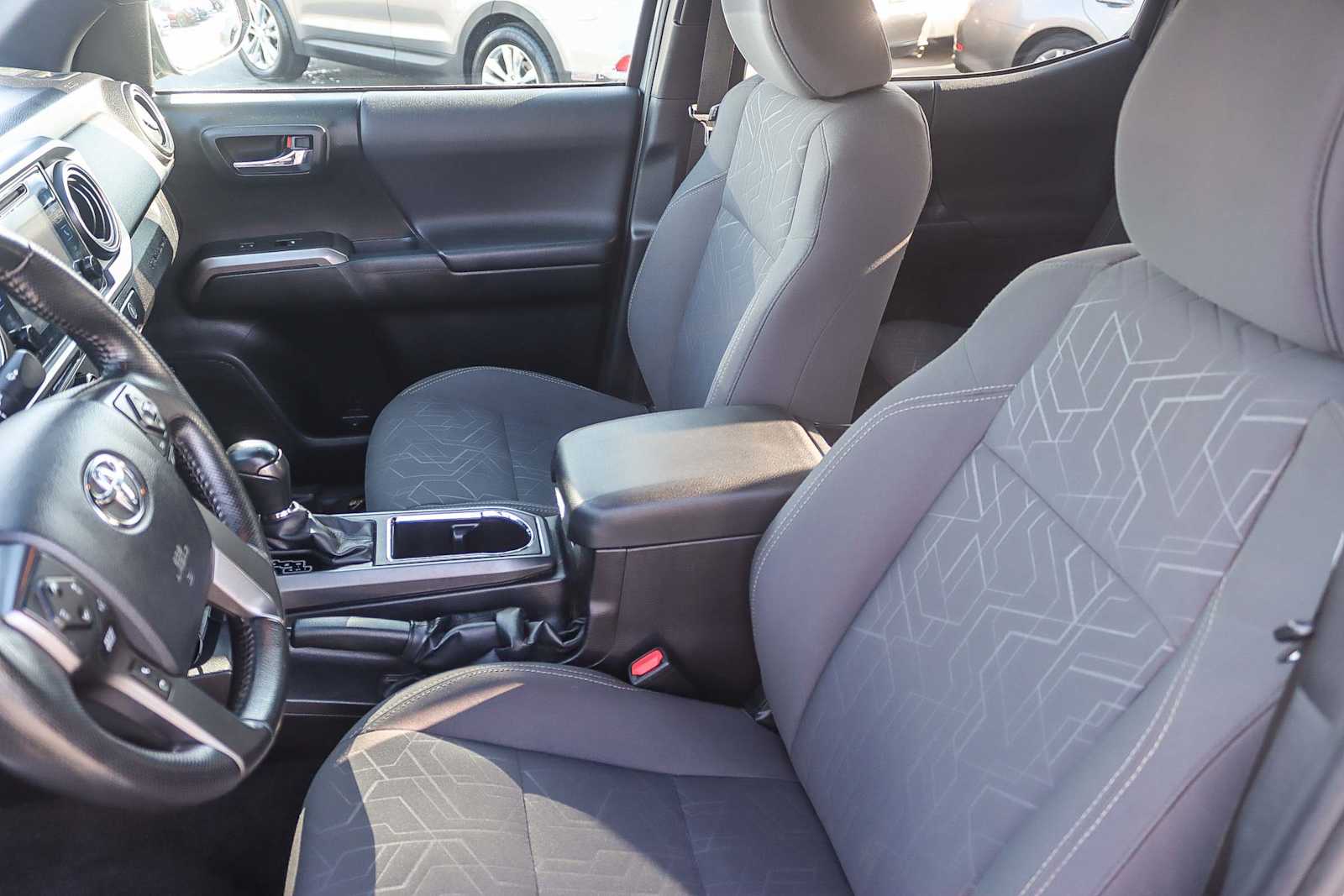 Thumbnail: 2016 Toyota Tacoma - 17