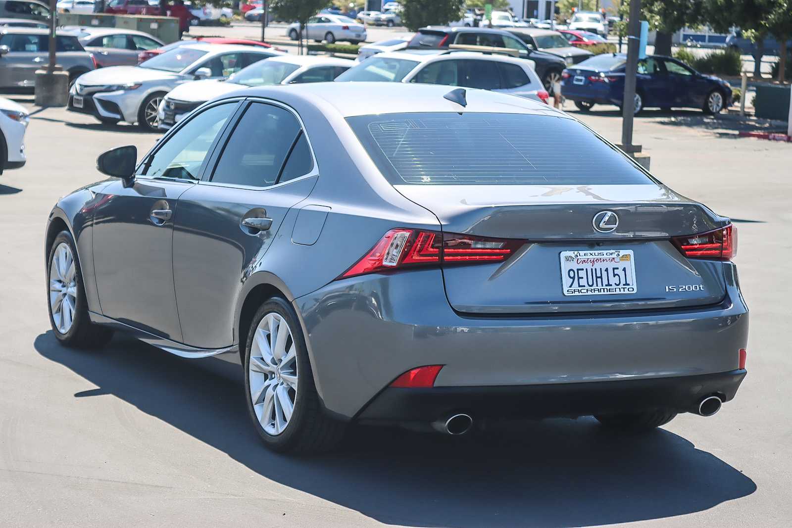 2016 Lexus IS 200t photo 2
