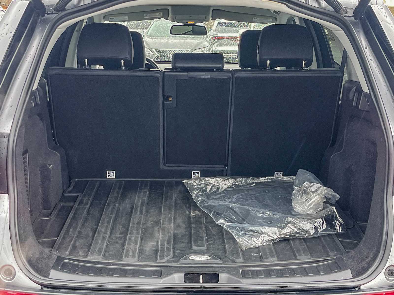 Thumbnail: 2017 Land Rover Discovery Sport - 24