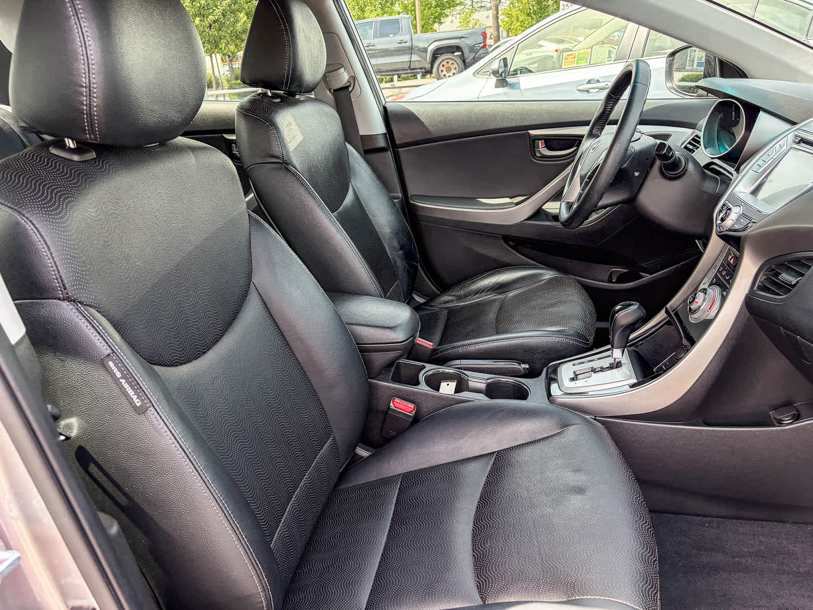 Thumbnail: 2011 Hyundai Elantra - 16