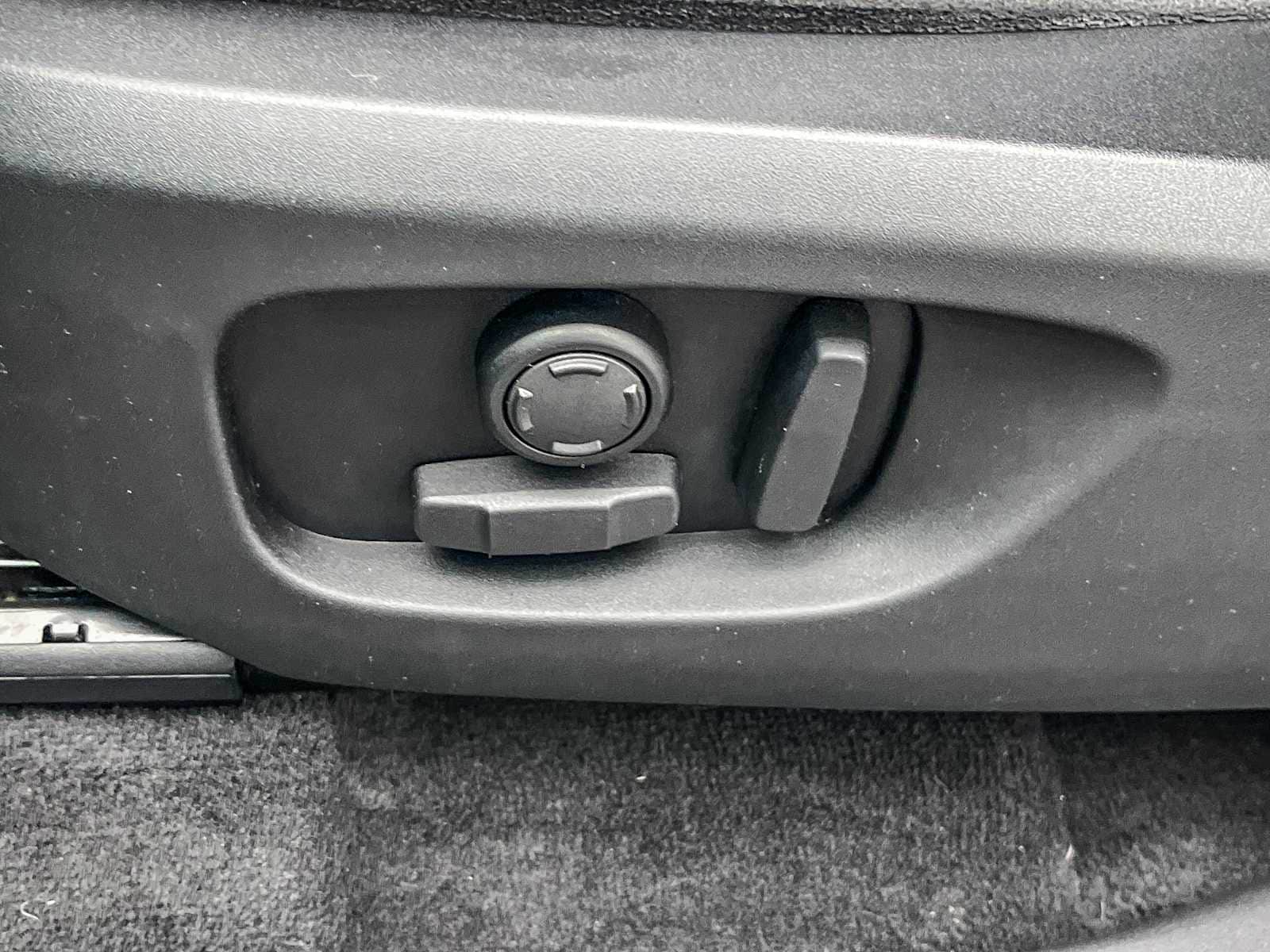 Thumbnail: 2017 Land Rover Discovery Sport - 20